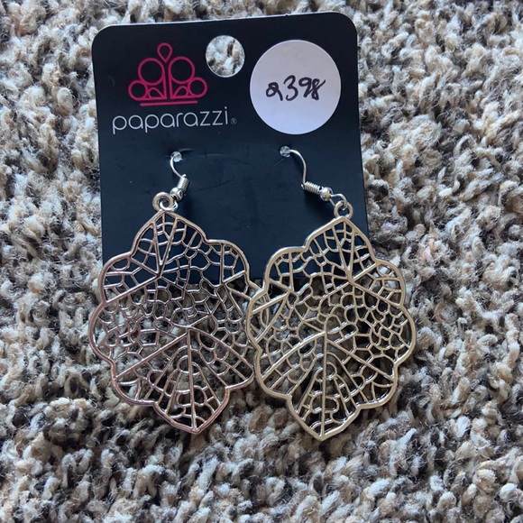 Paparazzi Silver Leaf Cutout Fishhook Earrings